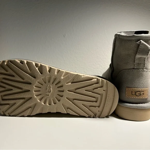 UGG MINI CLASSIC II BOOTS RARE GOAT SIZE 7 ‘ONLY ONE ☝️ LEFT’ - Picture 10 of 12